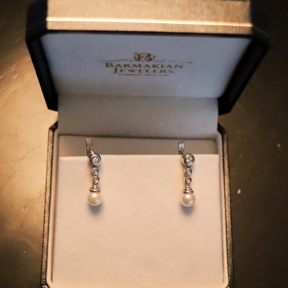 Diamond, sliver and pearl earings - Picture 1 of 5